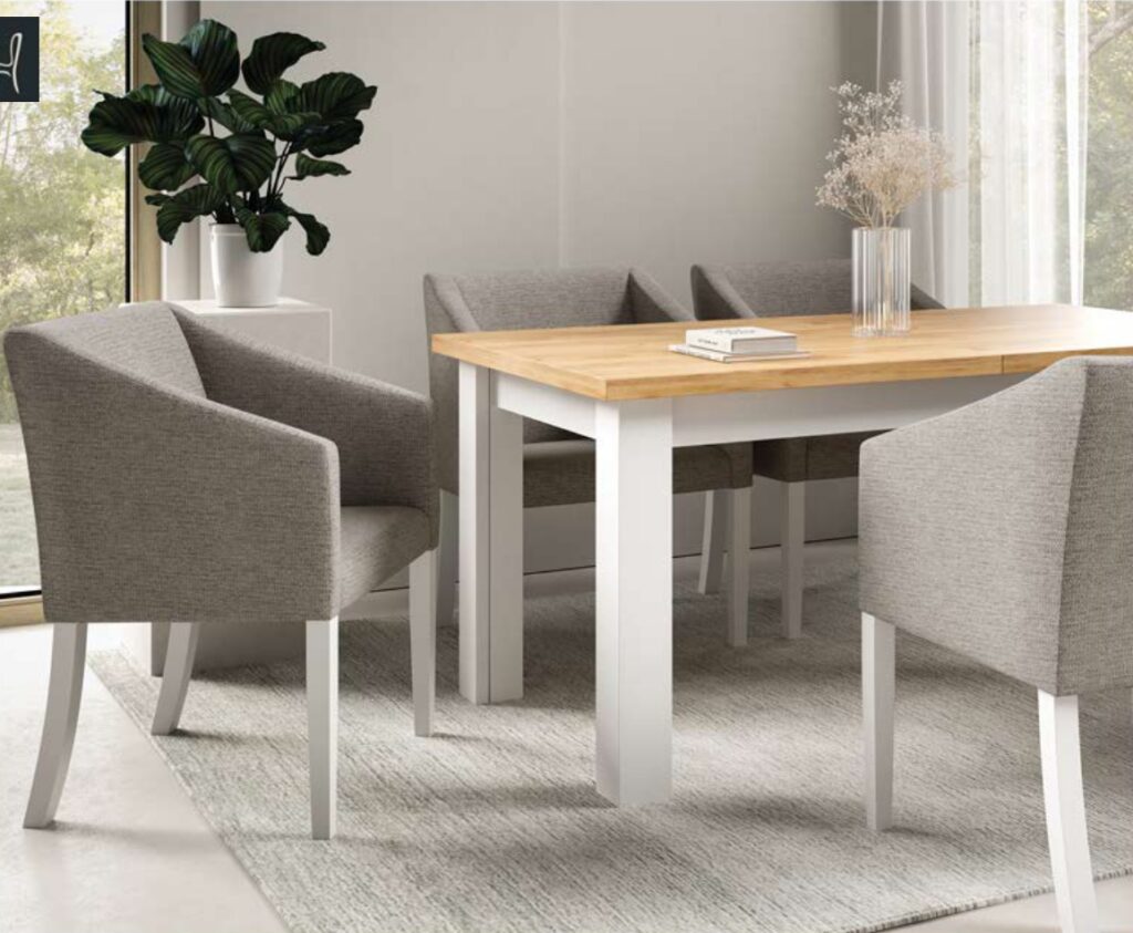 שולחן אוכל מתוצרת פולין אשר מיובא לארץ באיכות גבוהה מאוד.  הפלטה העליונה למינציה הרגלים והמסגרת עץ מלא .ניתן לבחור צבעי עץ וריפוד מתוך קטלוג .מעוצב בקווים נקיים ואלגנטיים  *כיסאות מגיעים בנפרד